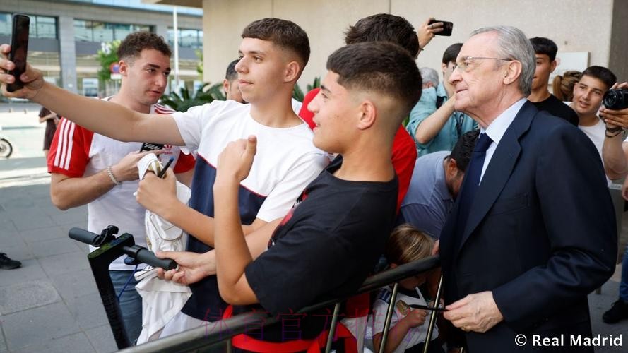 记者:弗洛伦蒂诺取消举办伯纳乌杯赛 心胸狭隘 记者:弗洛伦蒂诺取消举办伯纳乌杯赛 心胸狭隘